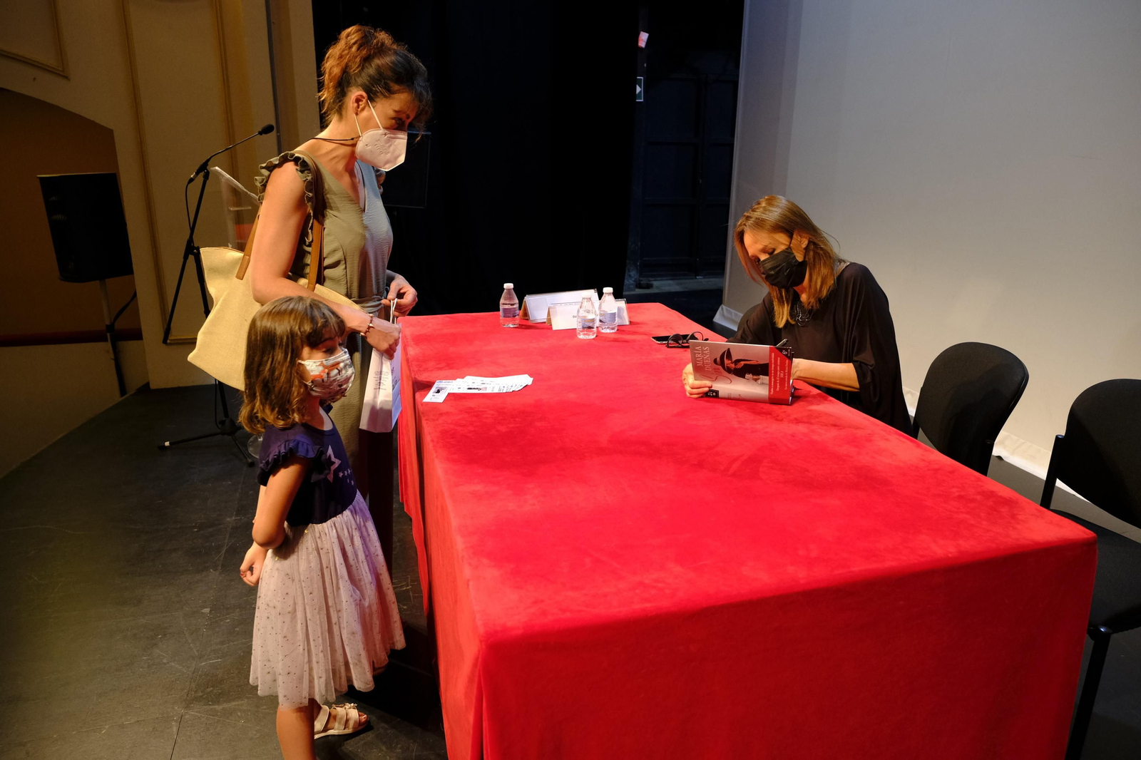 Fotogalería del Diario de los Libros, con María Dueñas. Almería