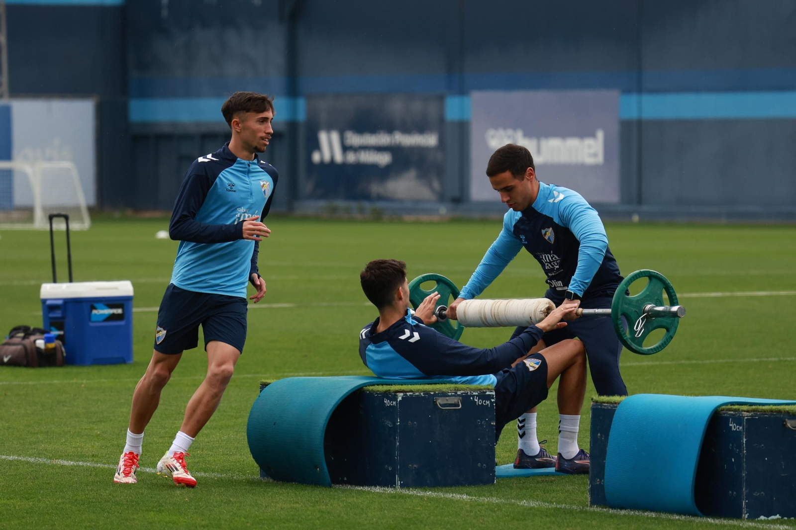 Ramón Enríquez: El capitán reaparece en muletas y sonriente