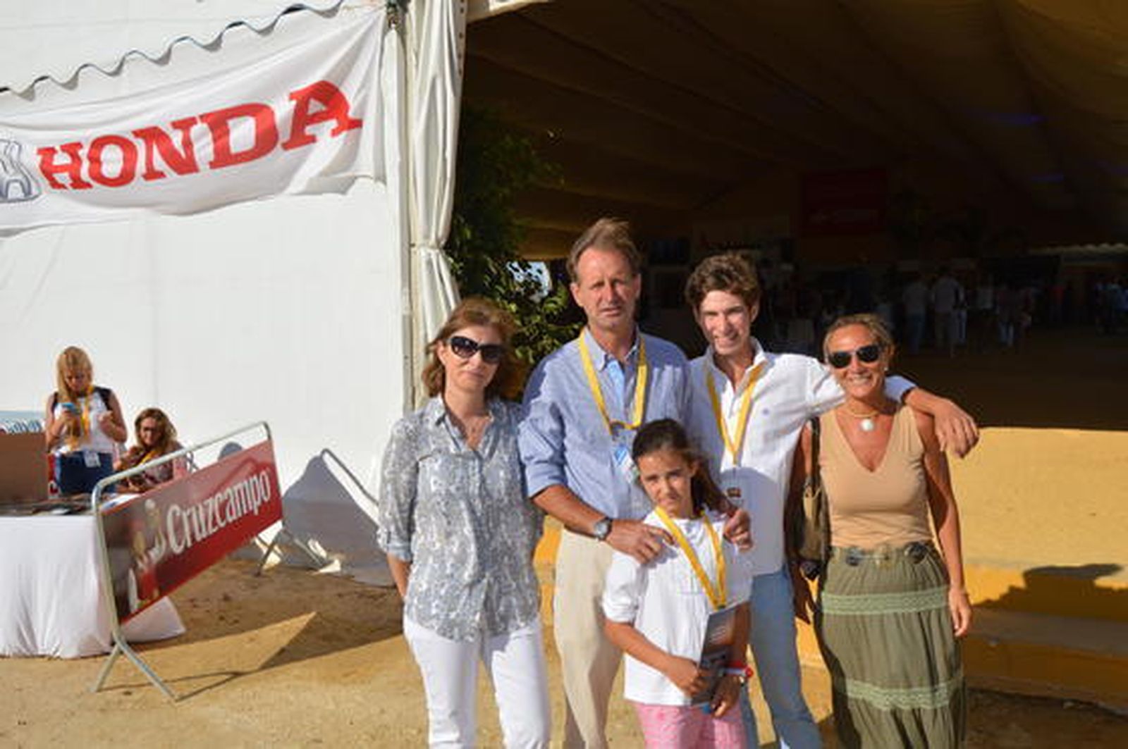 Antonio Domecq, con sus hijos Antonio y Macarena Domecq, Macarena Santisteban y María Mendoza disfrutaron de la tarde de carreras.  Foto: Ignacio Casas de Ciria
