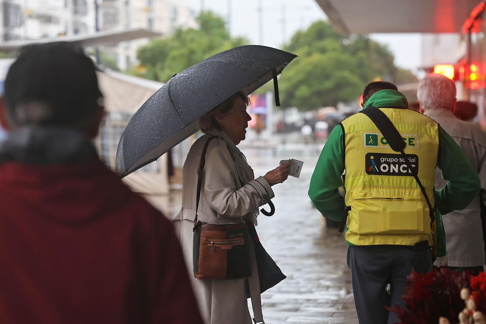Imágenes de la lluviosa mañana de sábado en Huelva