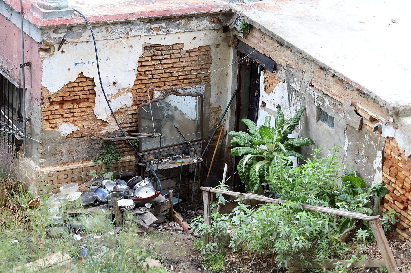 Imágenes del lamentable estado en el que se encuentra la casa  Villa Rosa en el conquero