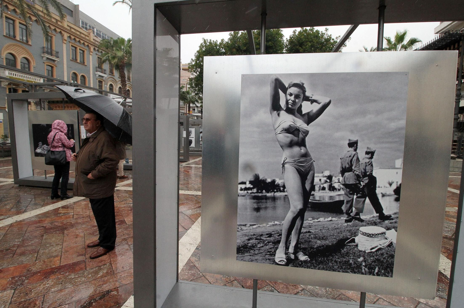 Latitudes, inauguración de la exposición colectiva en la Plaza de Las Monjas en imágenes