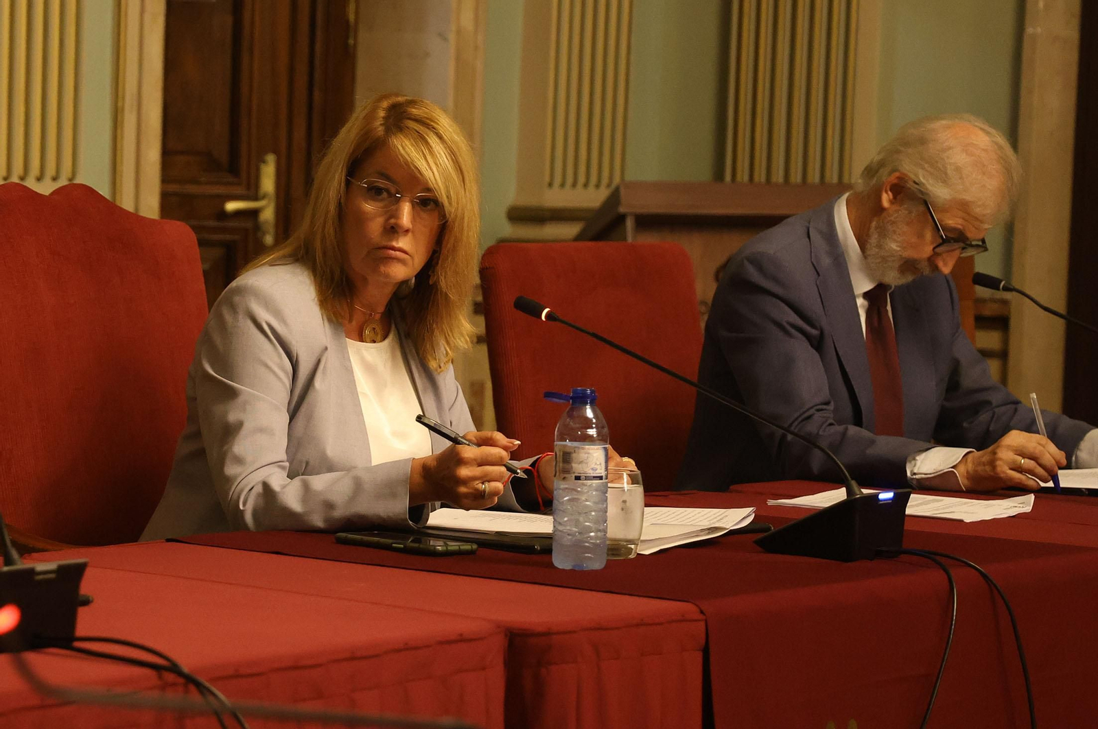 Imágenes del pleno extraordinario celebrado en el Ayuntamiento de Huelva