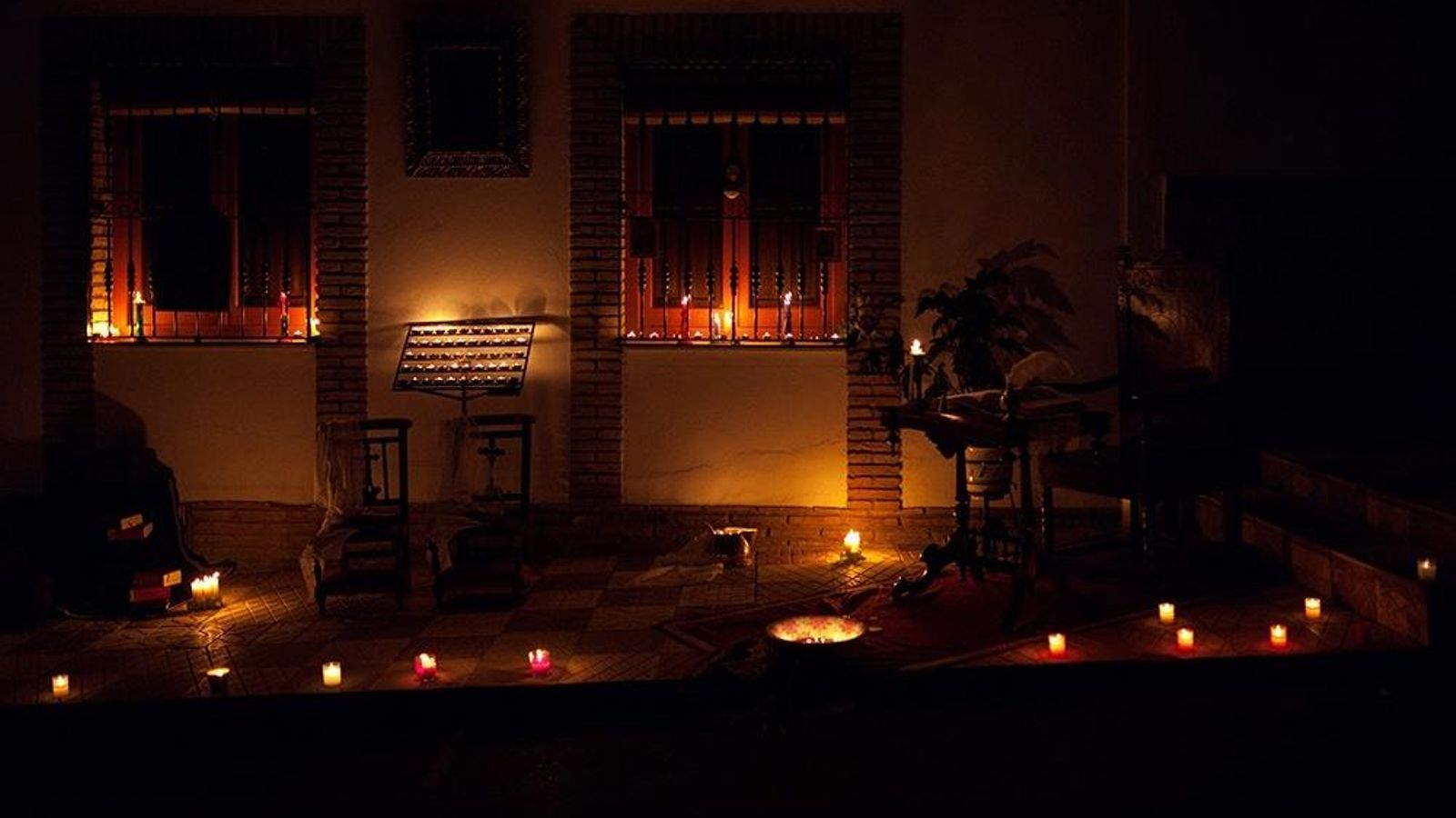 El Ritual del Fuego es una iniciativa desarrollada por el grupo de Vestales de la Asociación Emérita Antiqua de Mérida, El Ritual del Fuego es una iniciativa desarrollada por el grupo de Vestales de la Asociación Emérita Antiqua de Mérida,