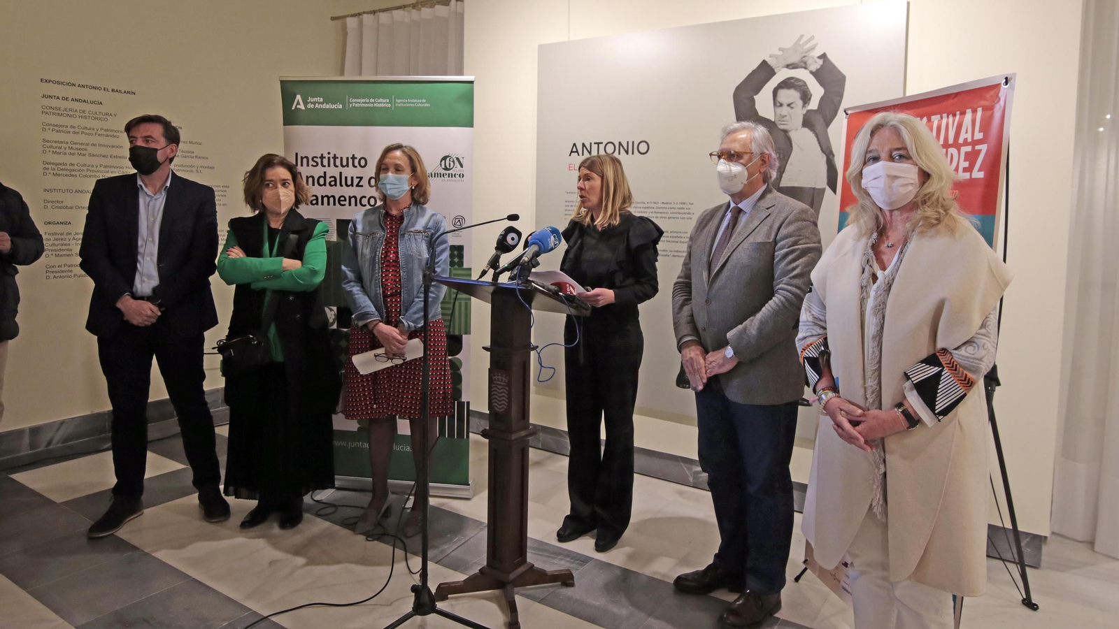 Inaugurada la exposición de Antonio El Bailarín