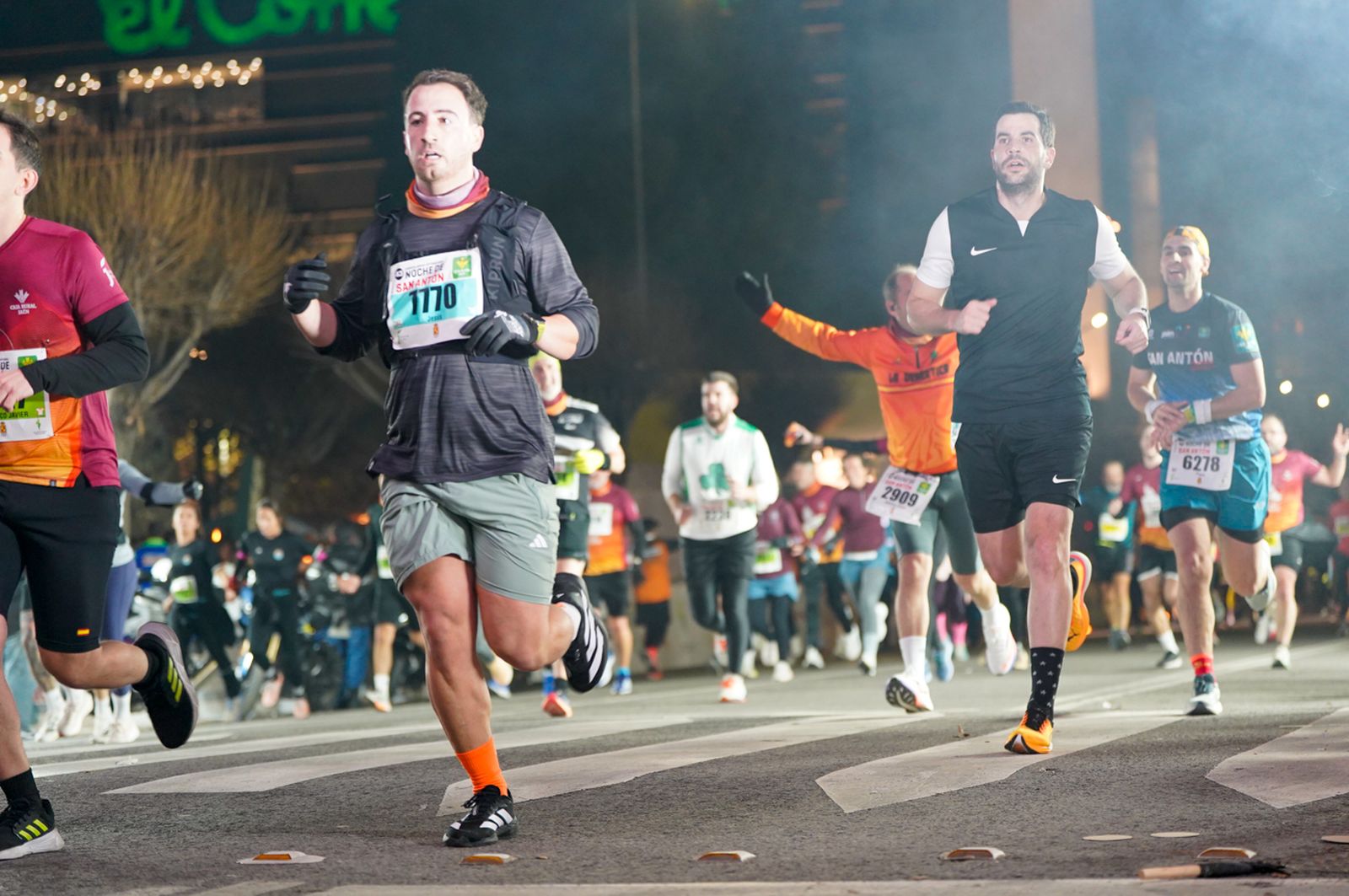 En imágenes: búscate en tu llegada a meta de la Carrera de San Antón 2026 (11)