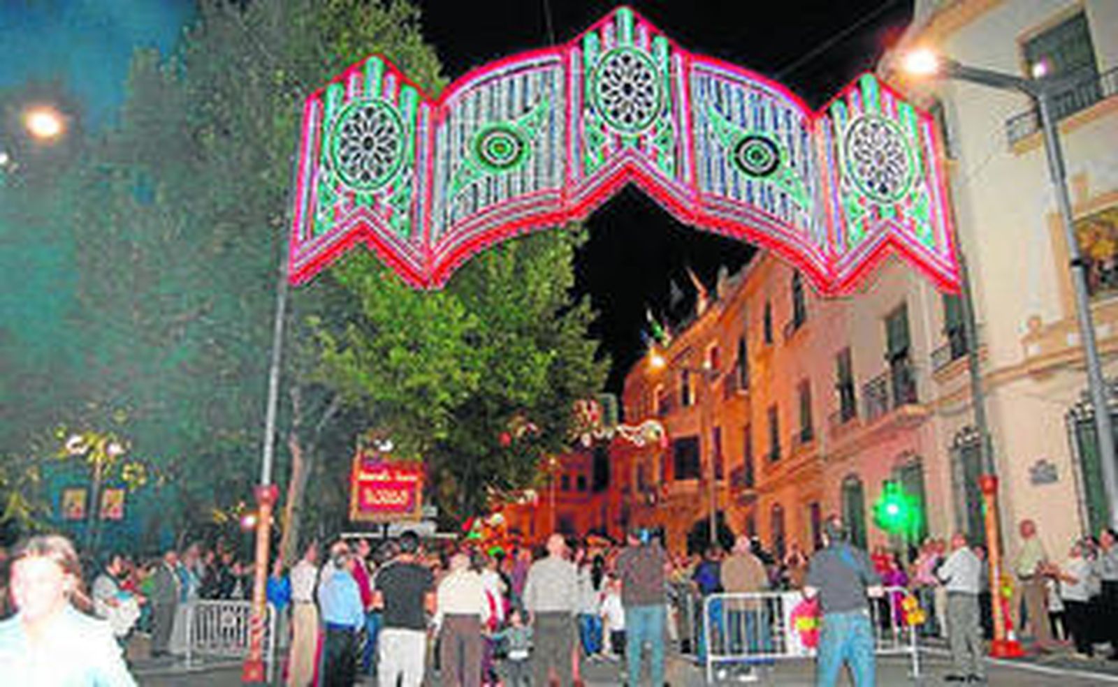 Encendido del alumbrado, ayer, en la Feria Real de Baena.