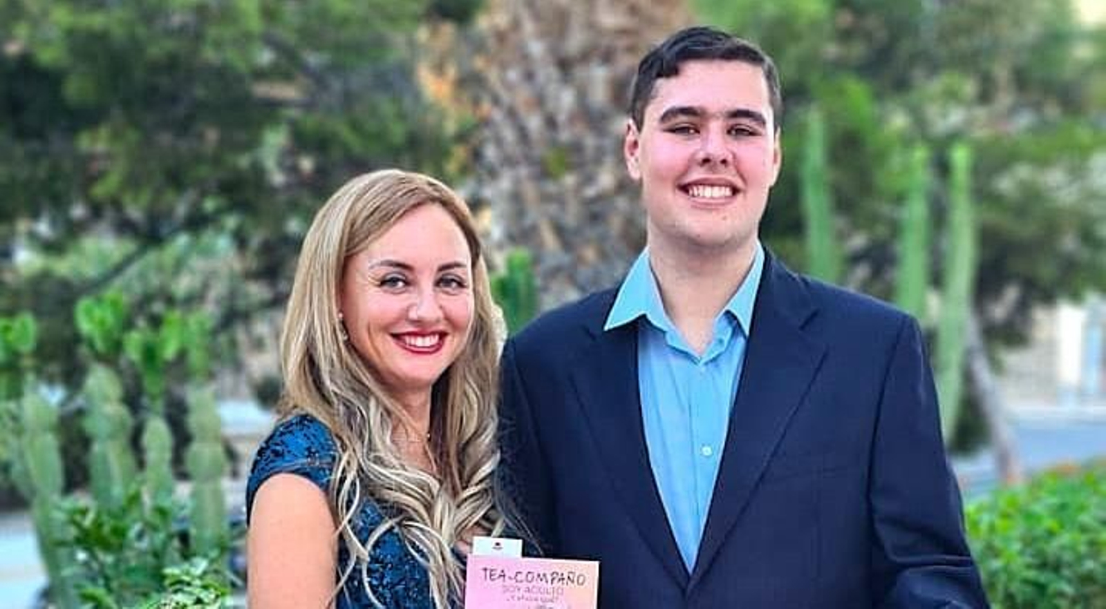 Judith Sánchez Villanueva con su hijo Alex.