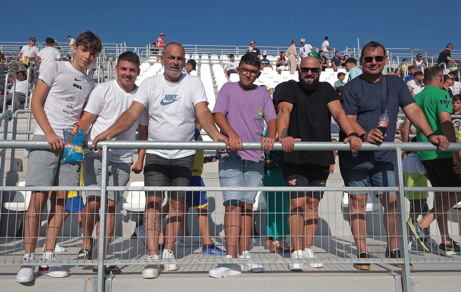 Búscate durante el Granada - Al Nassr en el Ciudad de La Línea