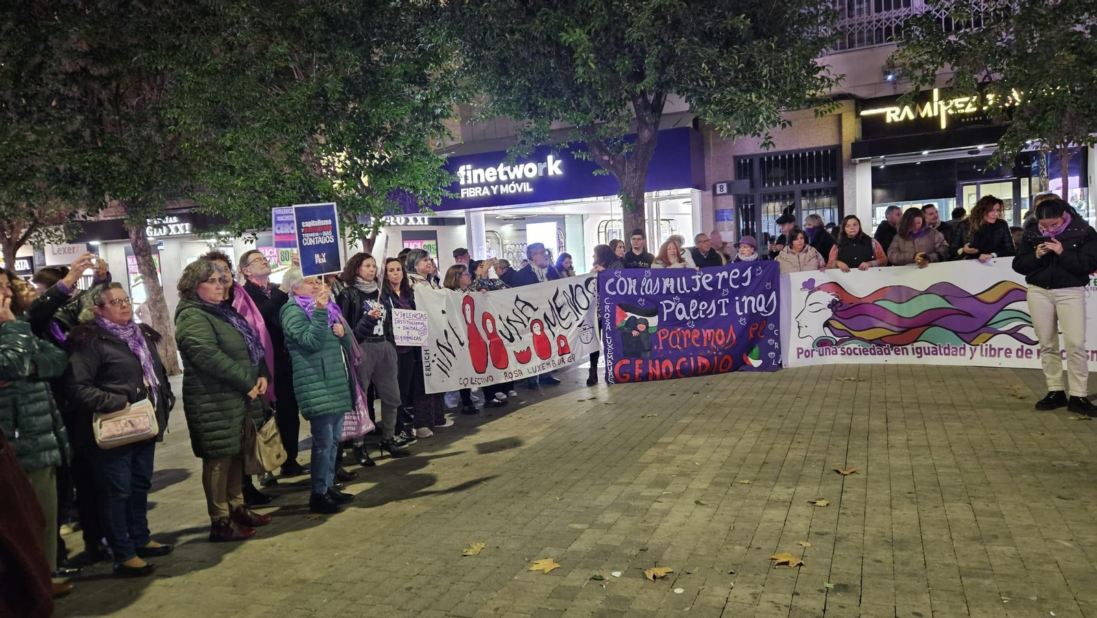 Acto de la asociación Feministas 8M con motivo del 25N