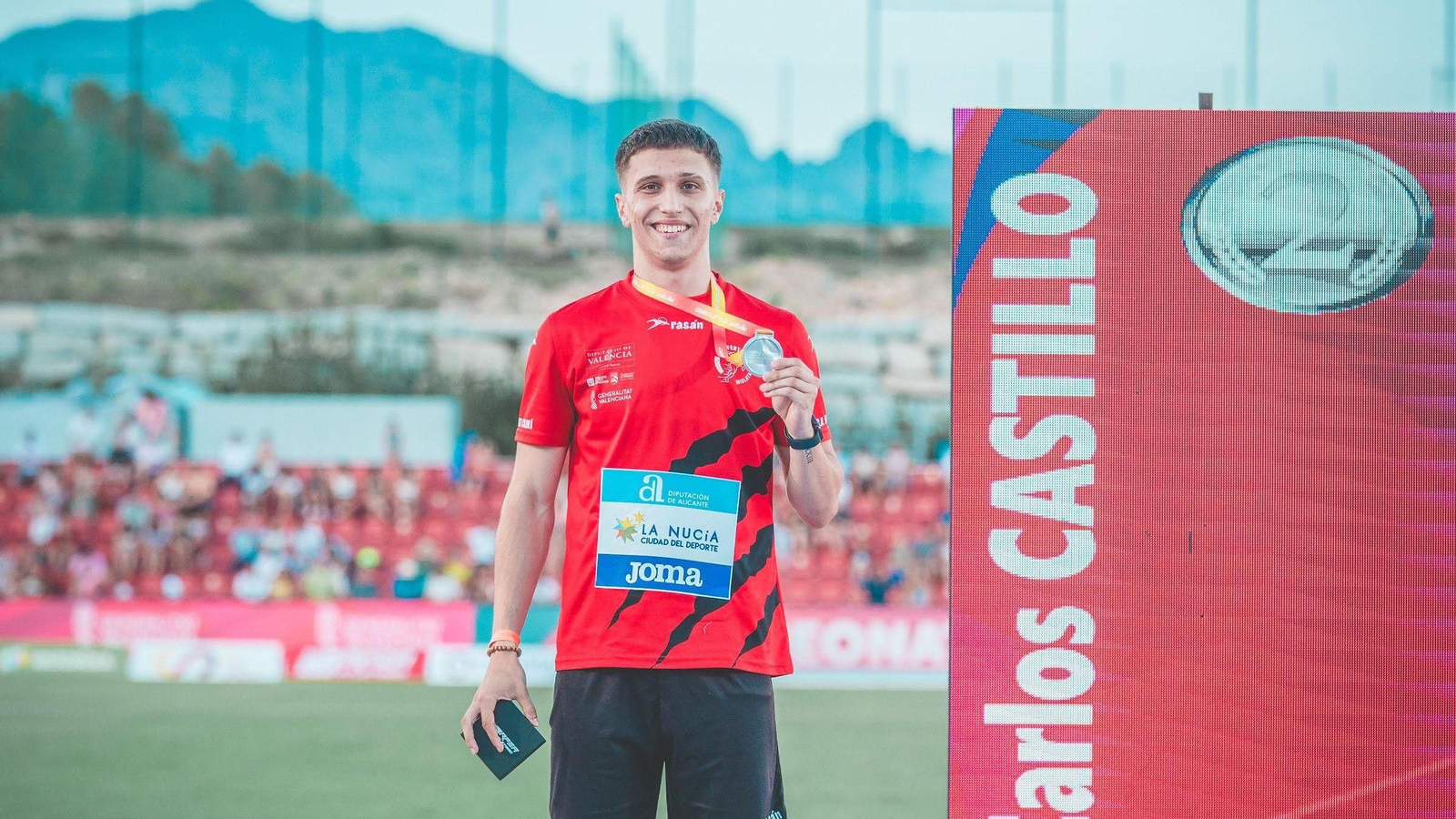 Juan Carlos Castillo levanta la plata en La Nucía