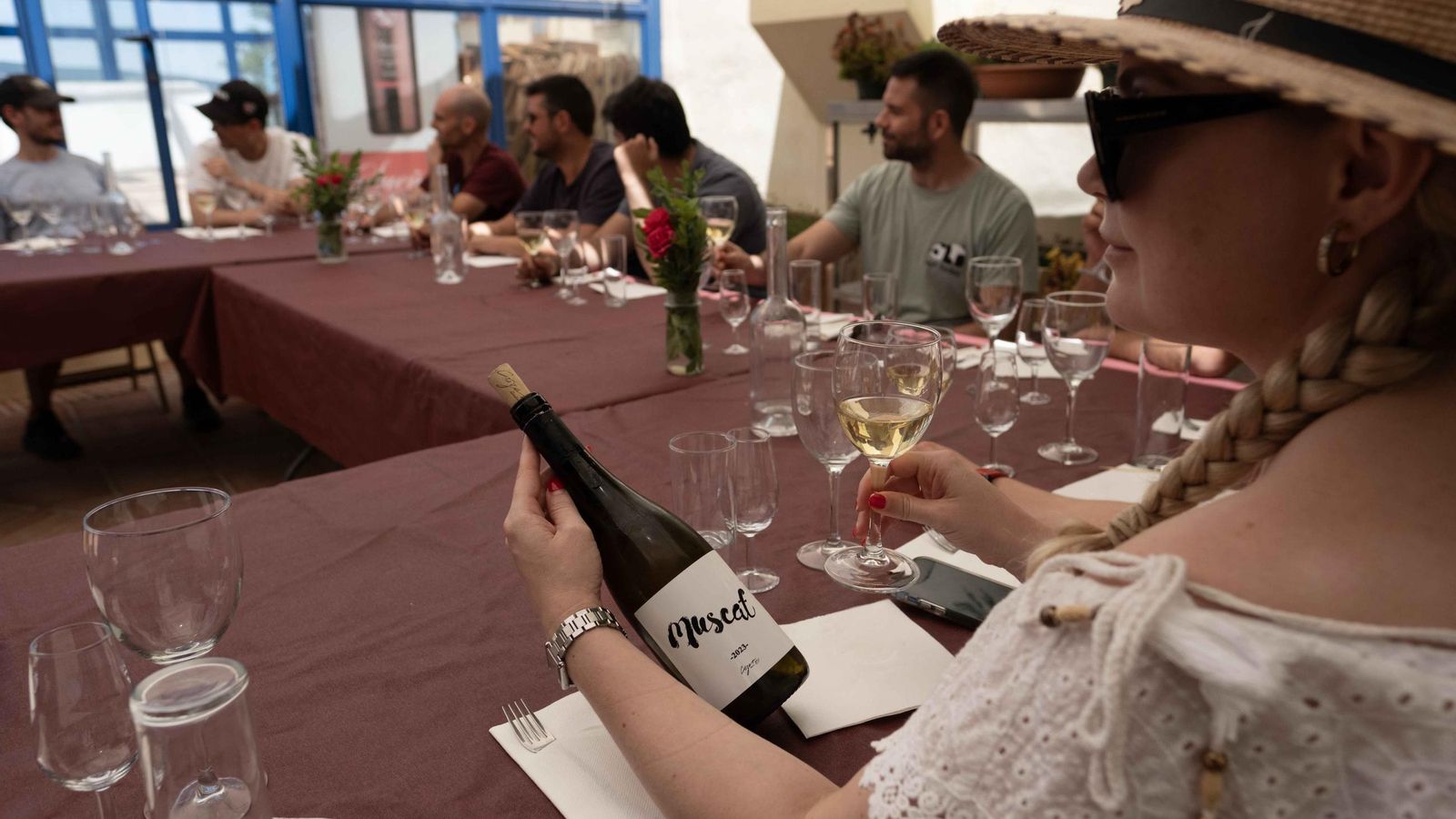 Visitantes en la bodega Cezar de Gaucín