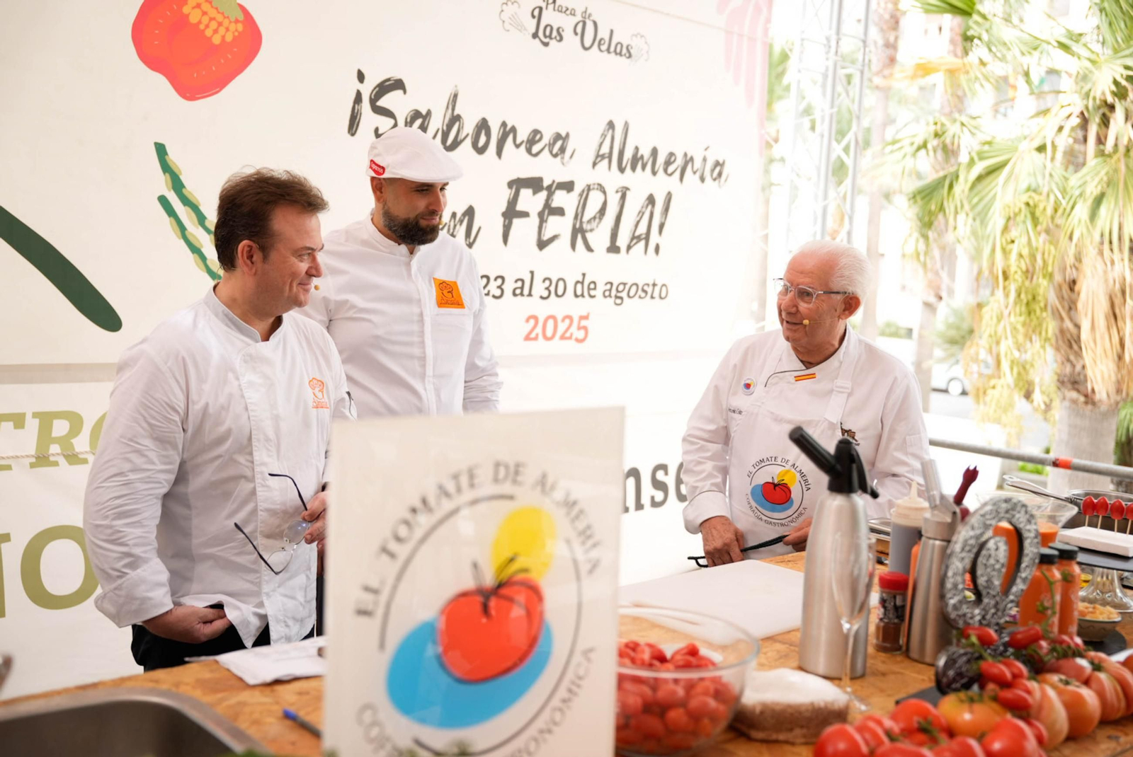 La Cofradía del Tomate y la semifinal del concurso gastronómico de la Feria de Almería, en imágenes
