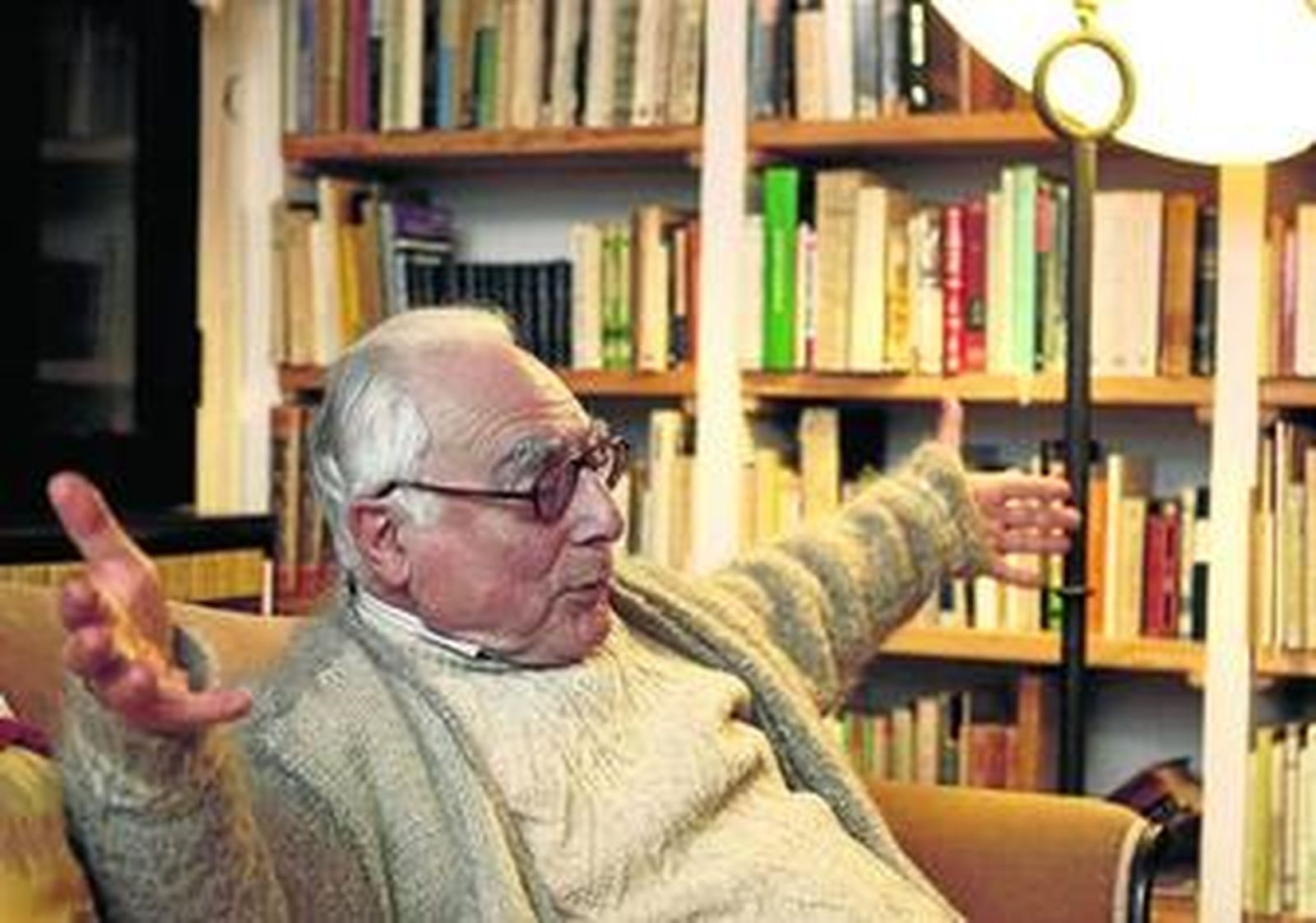 El escritor sevillano hablará de su trayectoria profesional y de sus obras.