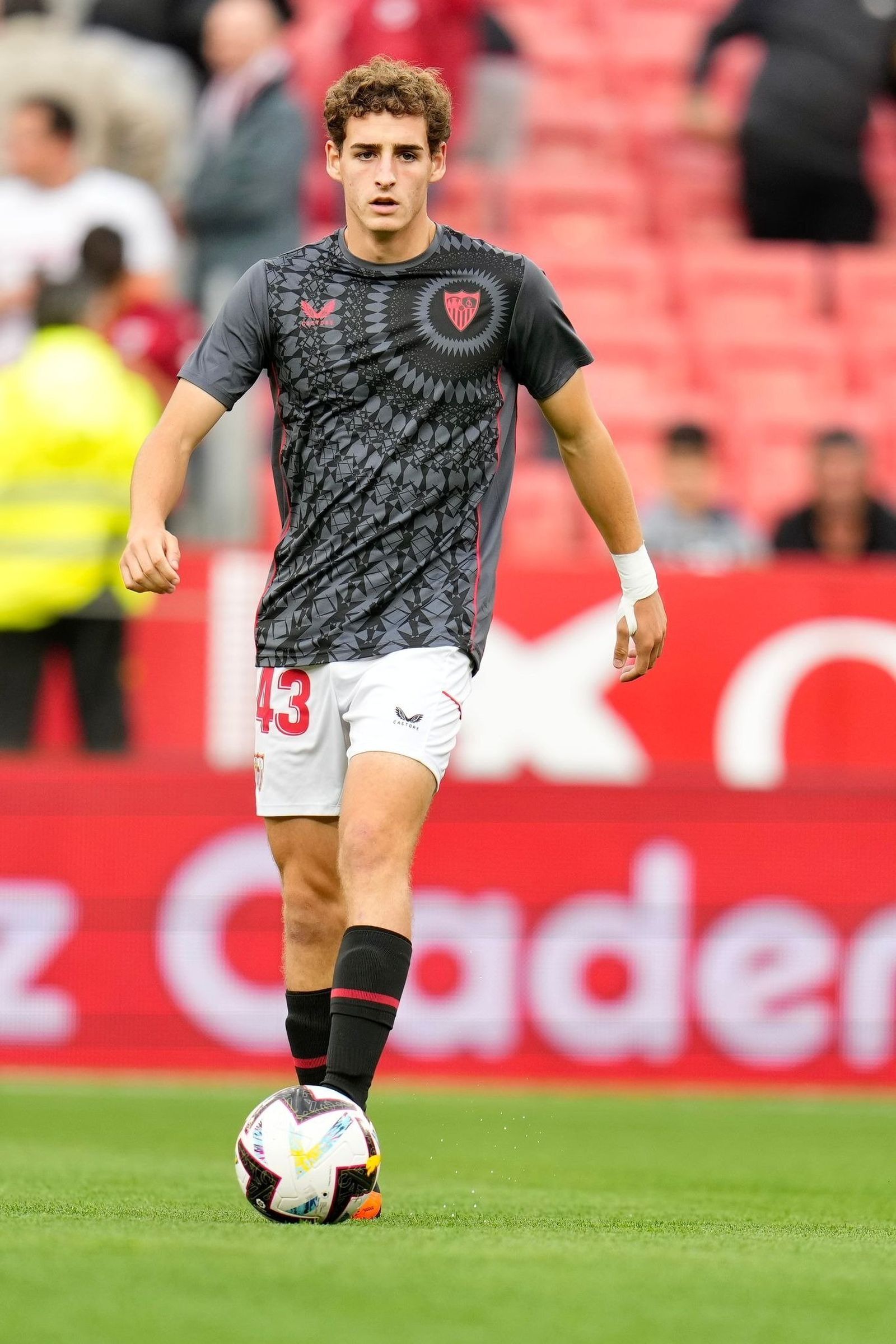 El jerezano, durante el calentamiento antes del partido.