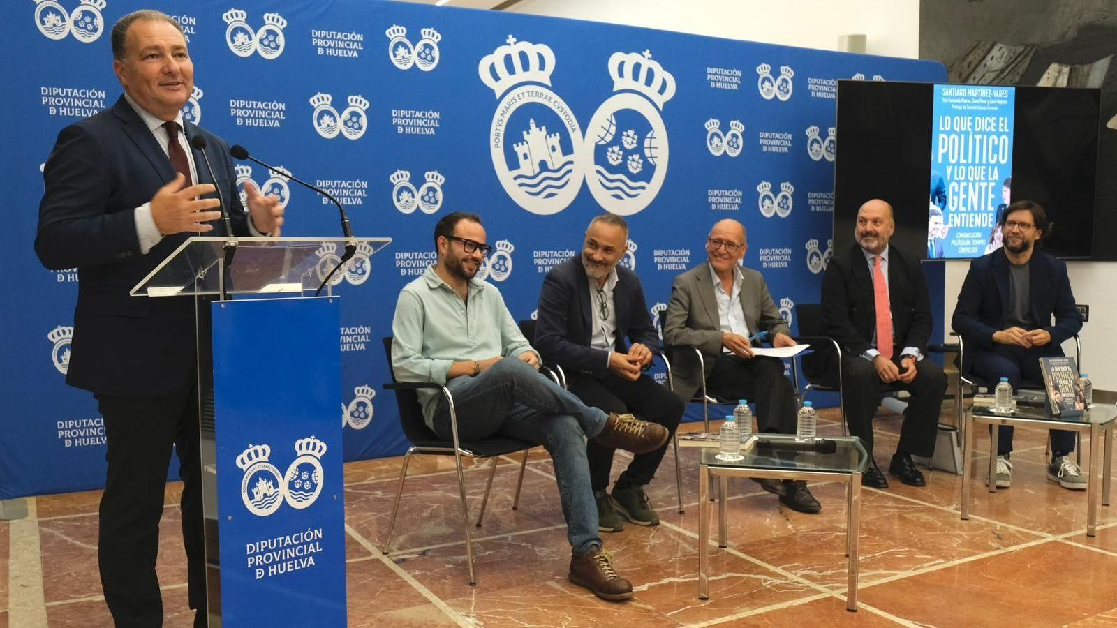 El presidente de la Diputación de Huelva, David Toscano, durante la presentación del libro.