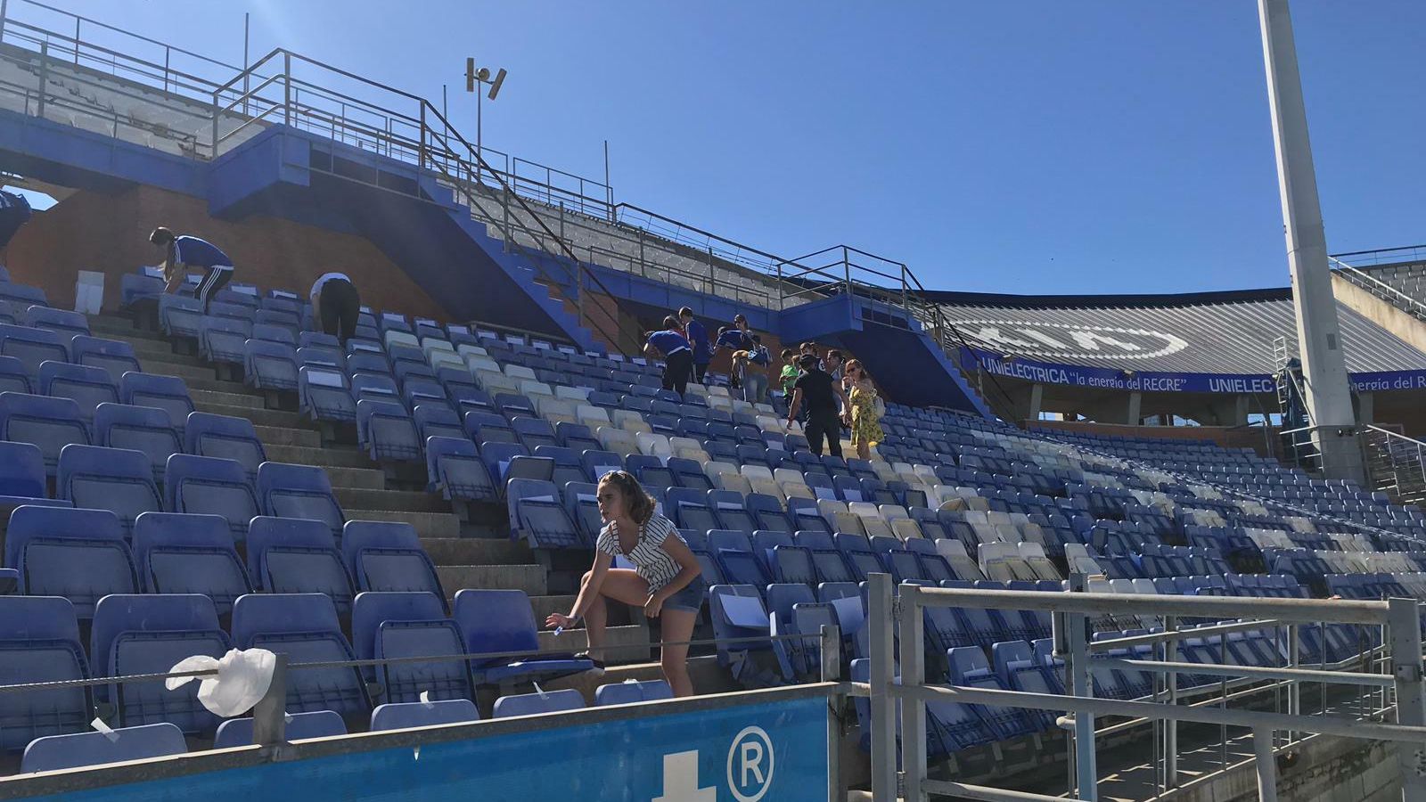 Los seguidores trabajan desde primera hora de la mañana.