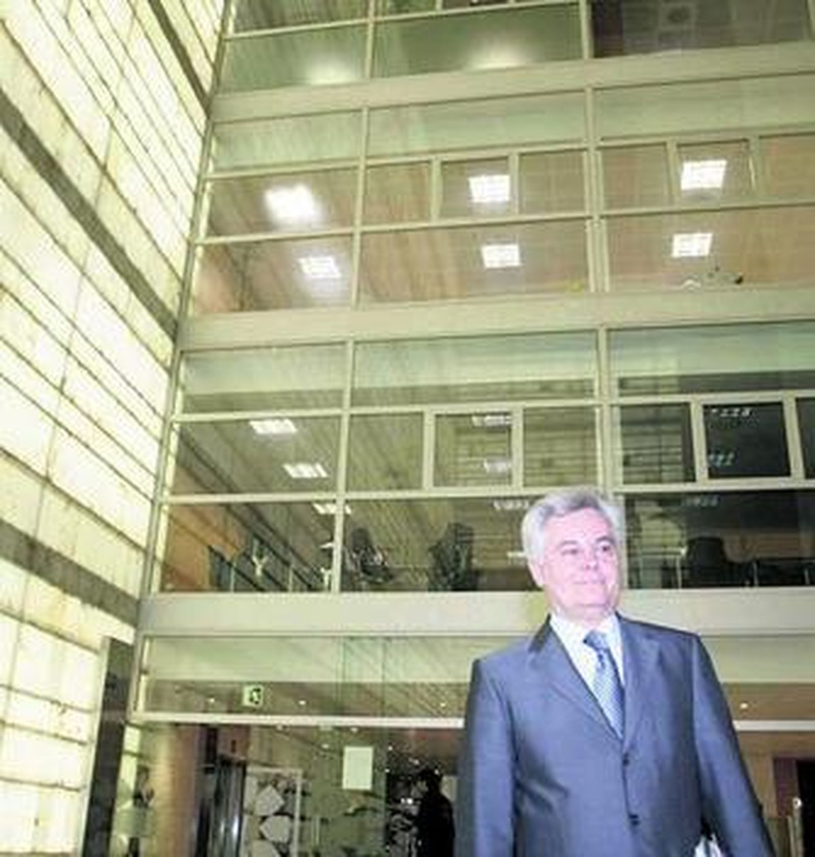 Antonio Jara, en la sede central de CajaGranada.