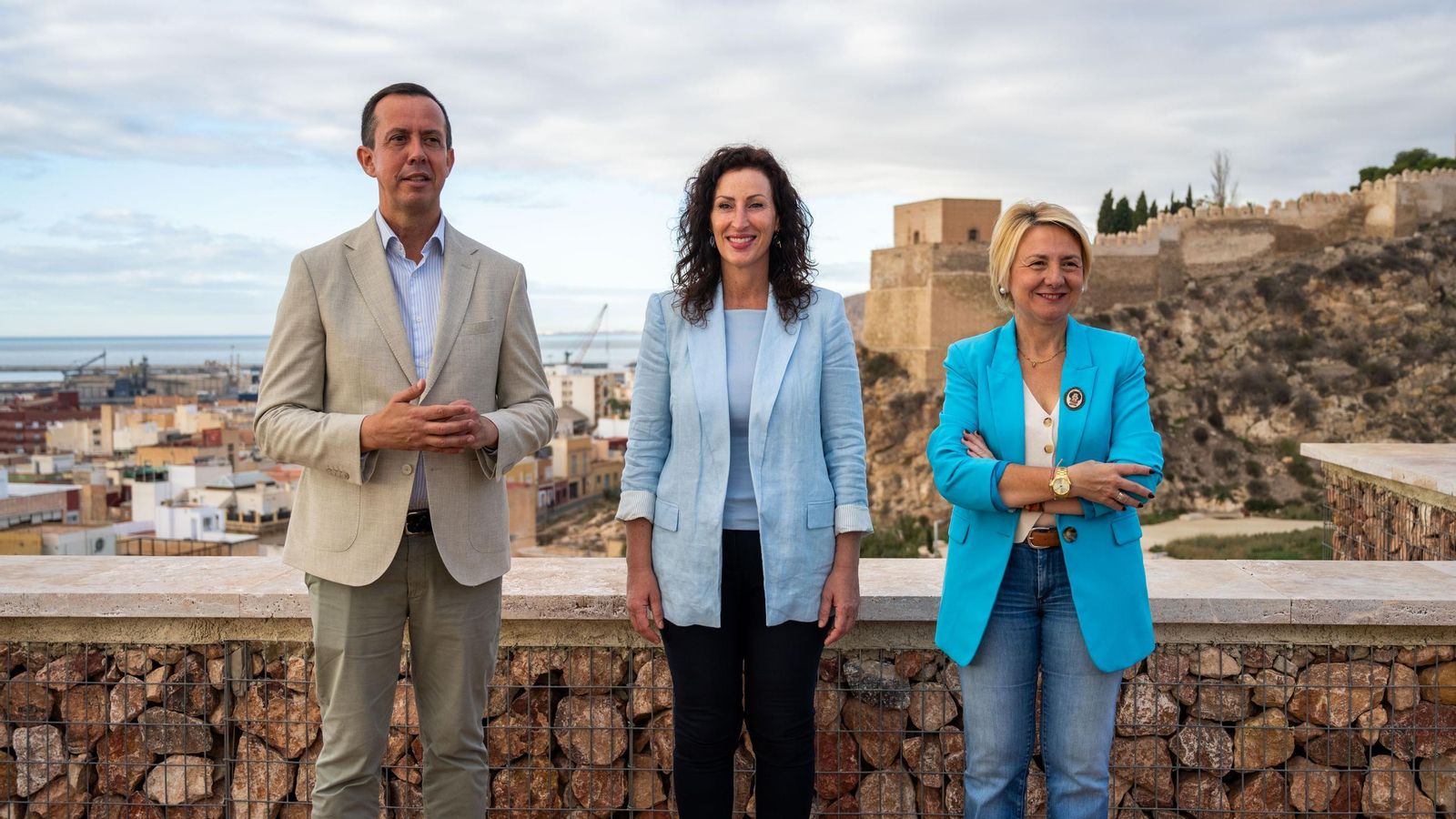 El subdelegado visitó las obras acompañado de la alcaldesa y la concejala de Urbanismo