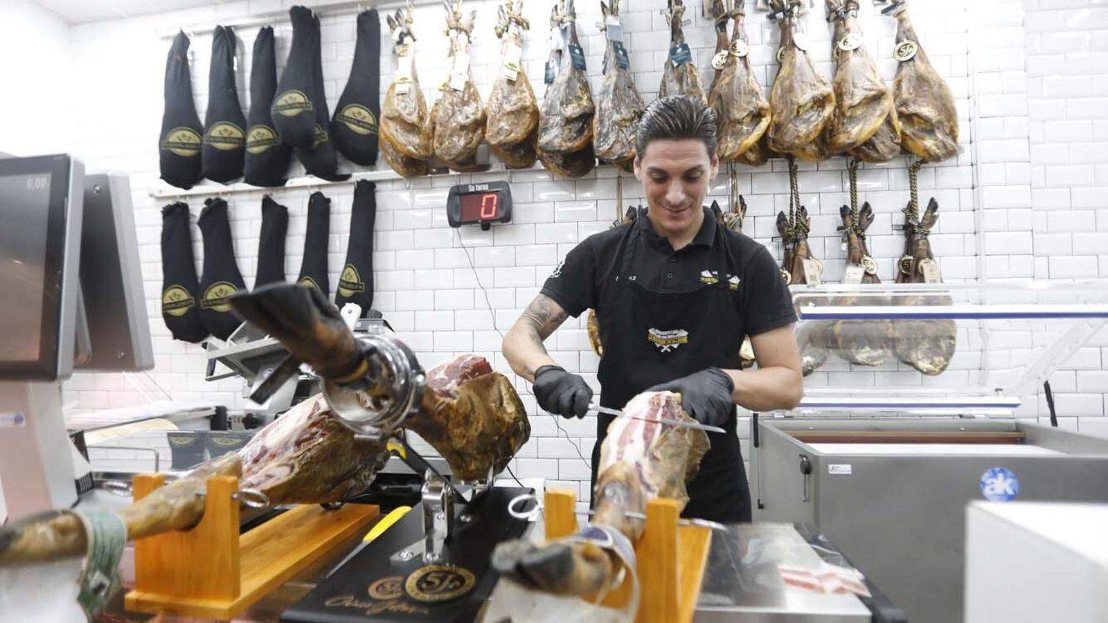 Las fotos de la reapertura de la Boutique de la Carne 42 días después del incendio