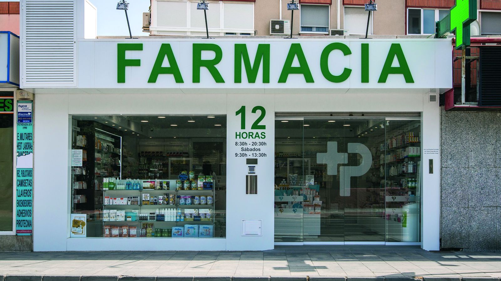 Exterior Farmacia Actual de Pepita Ortega en la calle Padre Méndez 58