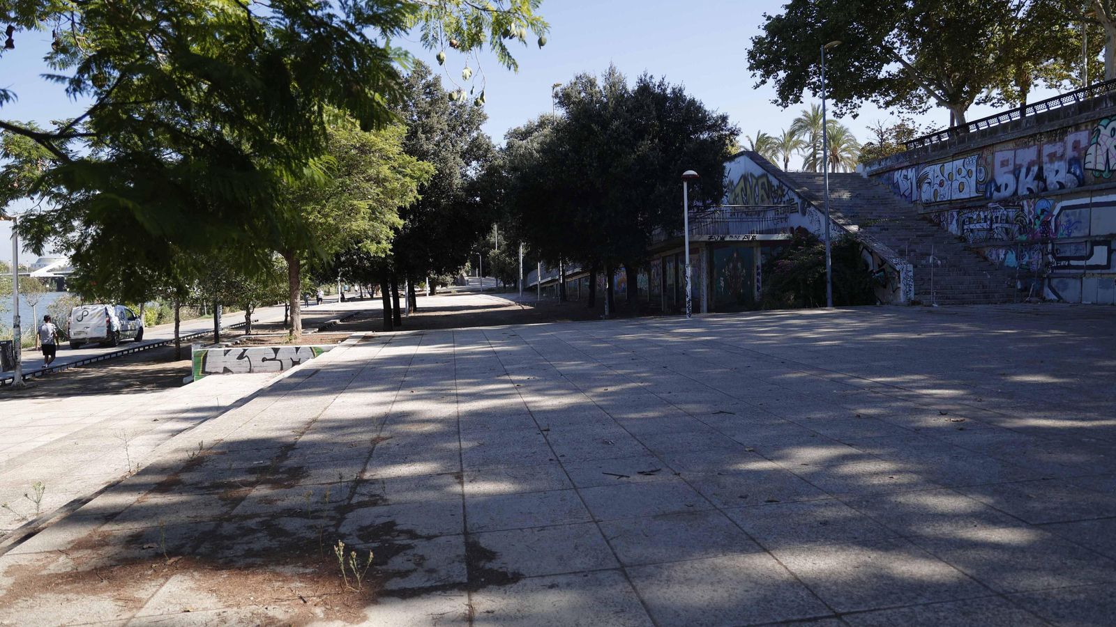 El deterioro afecta a toda esa zona junto al río.