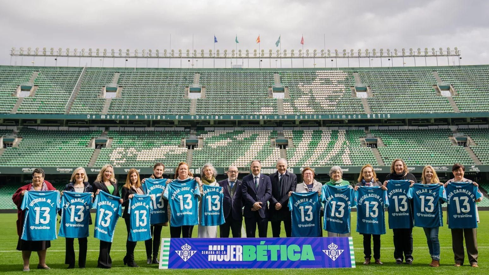 La presencia de las trece socias béticas más fieles en el acto.