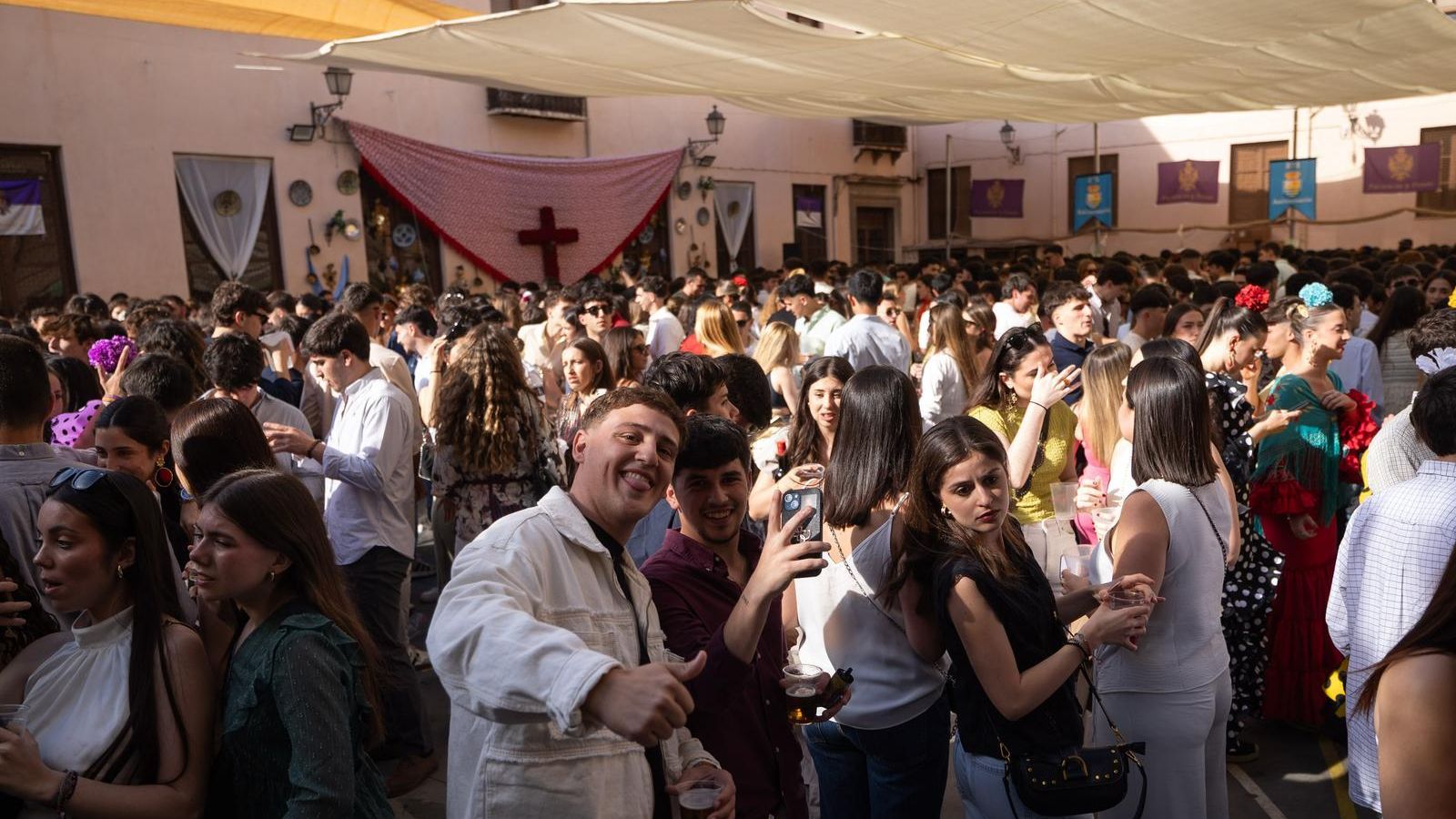 Encuéntrate en la mejores fotos del Día de la Cruz de Granada