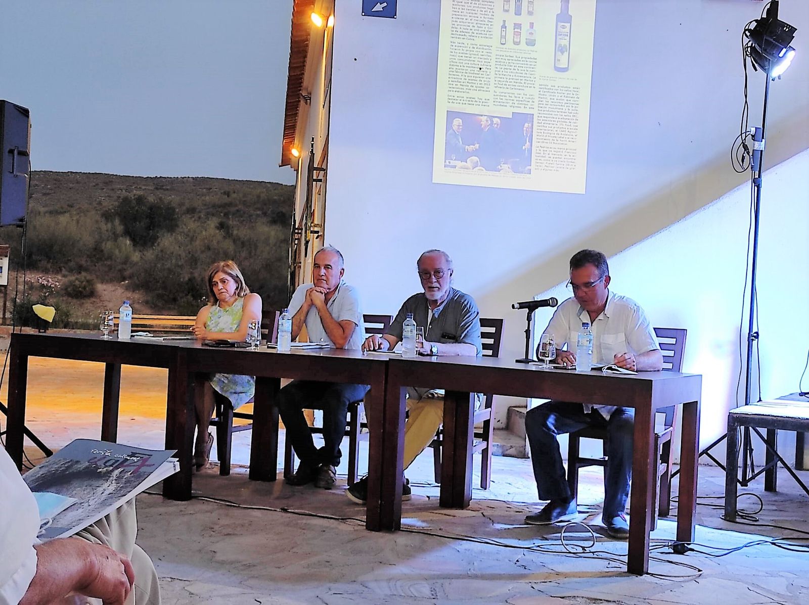 Ana María Rodríguez, Juan Antonio Muñoz, Pedro Soler y Andrés Pérez durante la presentación de la revista.
