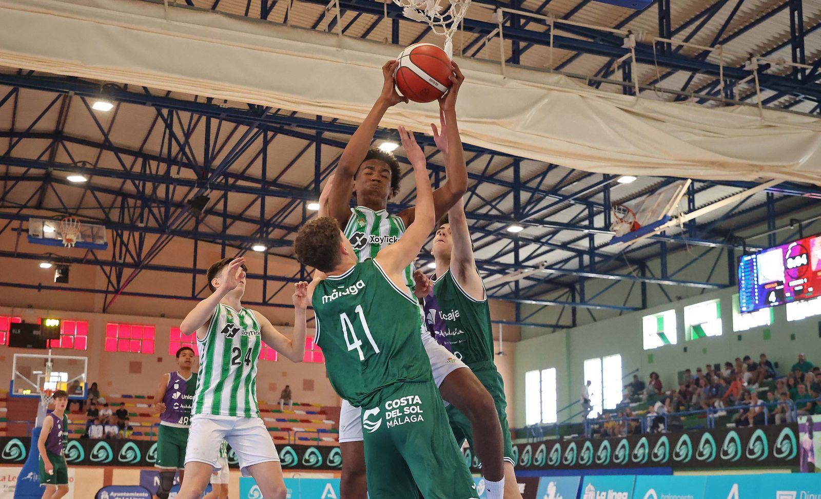 Imágenes de la jornada final del CADEBA infantil masculino de baloncesto en La Línea