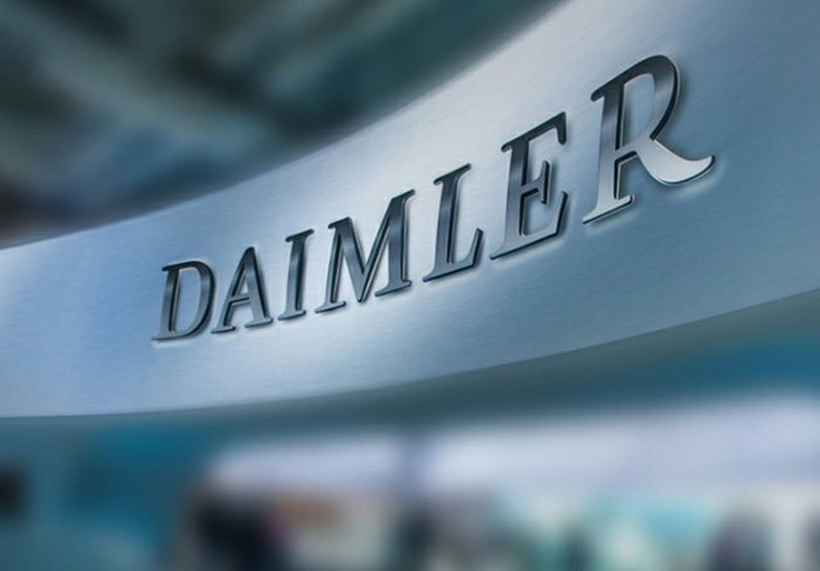 Logo de Daimler en unas de sus fábricas