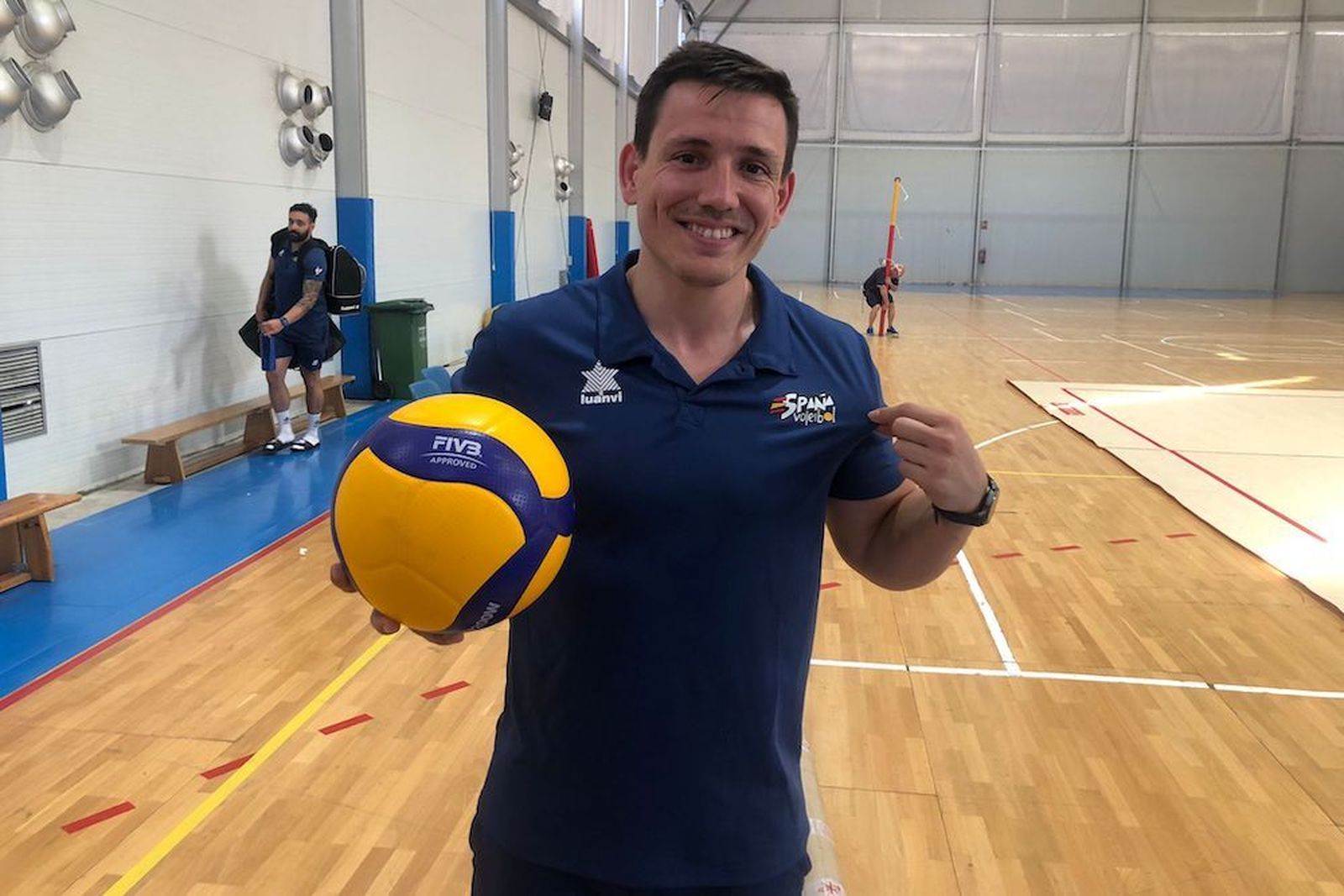 Guille Carmona, con España.