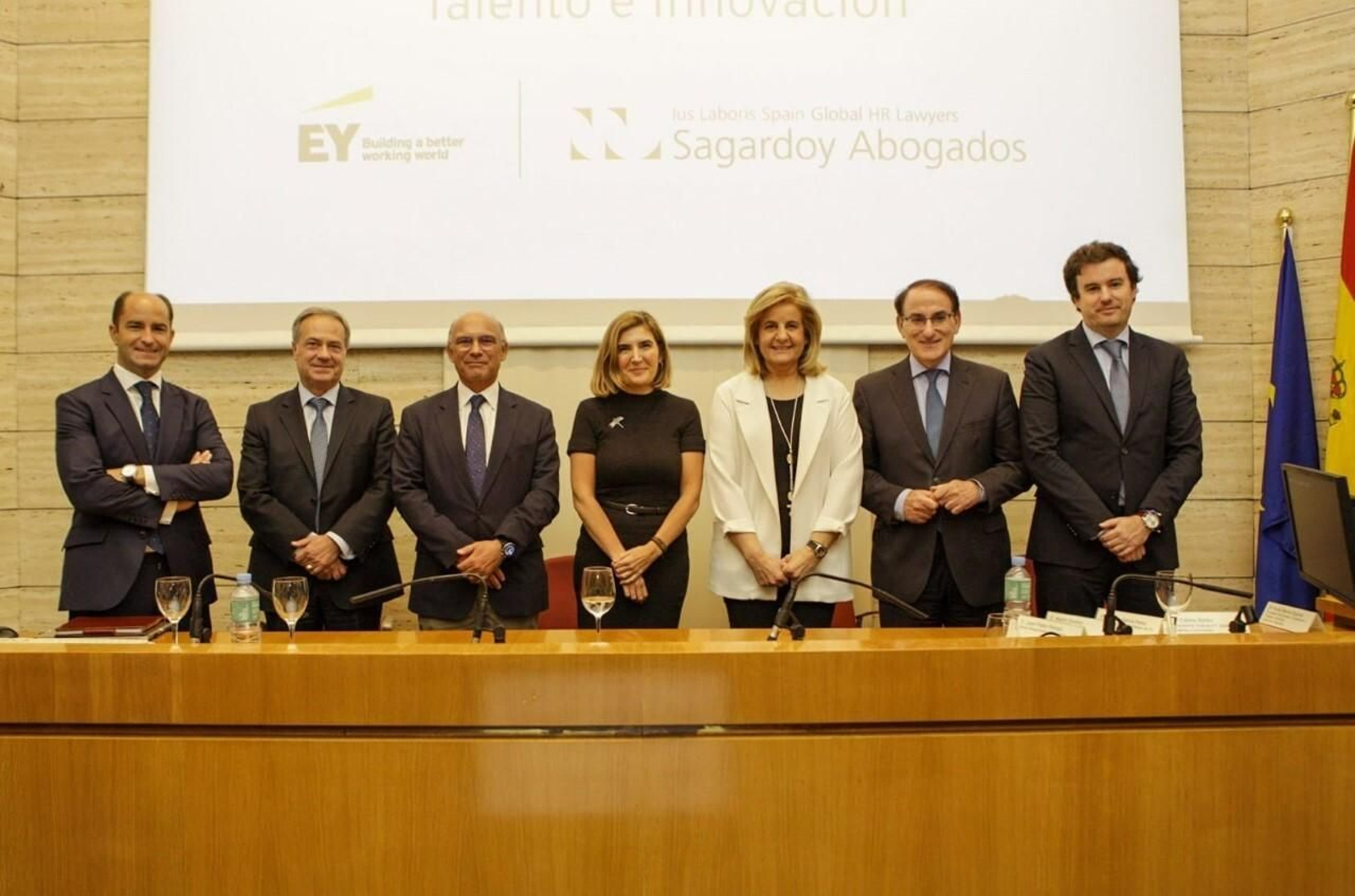 Un momento de la presentación del estudio de EY-Sagardoy en Málaga.