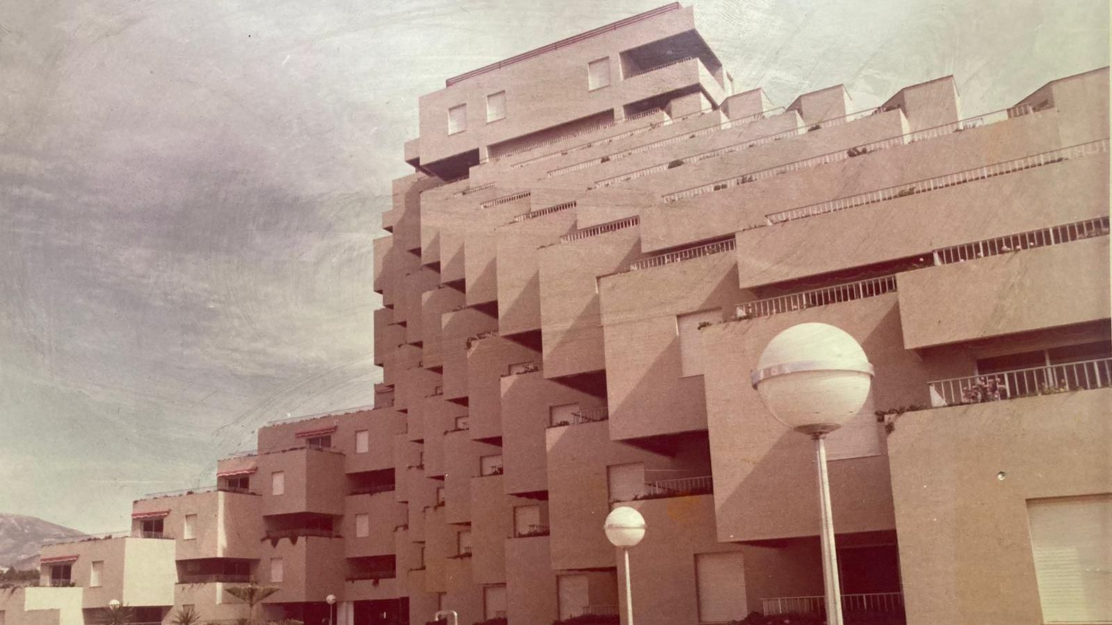Edificio la Pirámide, en Almuñécar Edificio la Pirámide, en Almuñécar