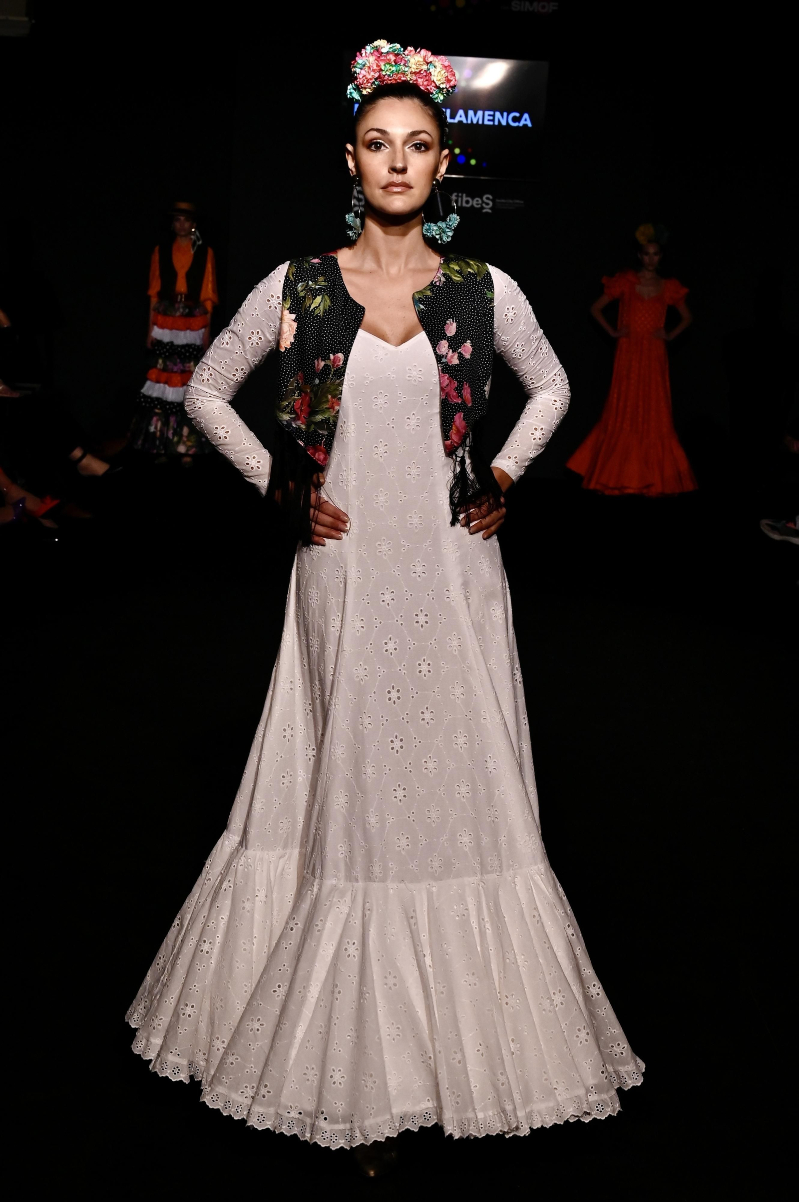 Moda flamenca 2024: Todas las colecciones de Emprende Lunares, en imágenes