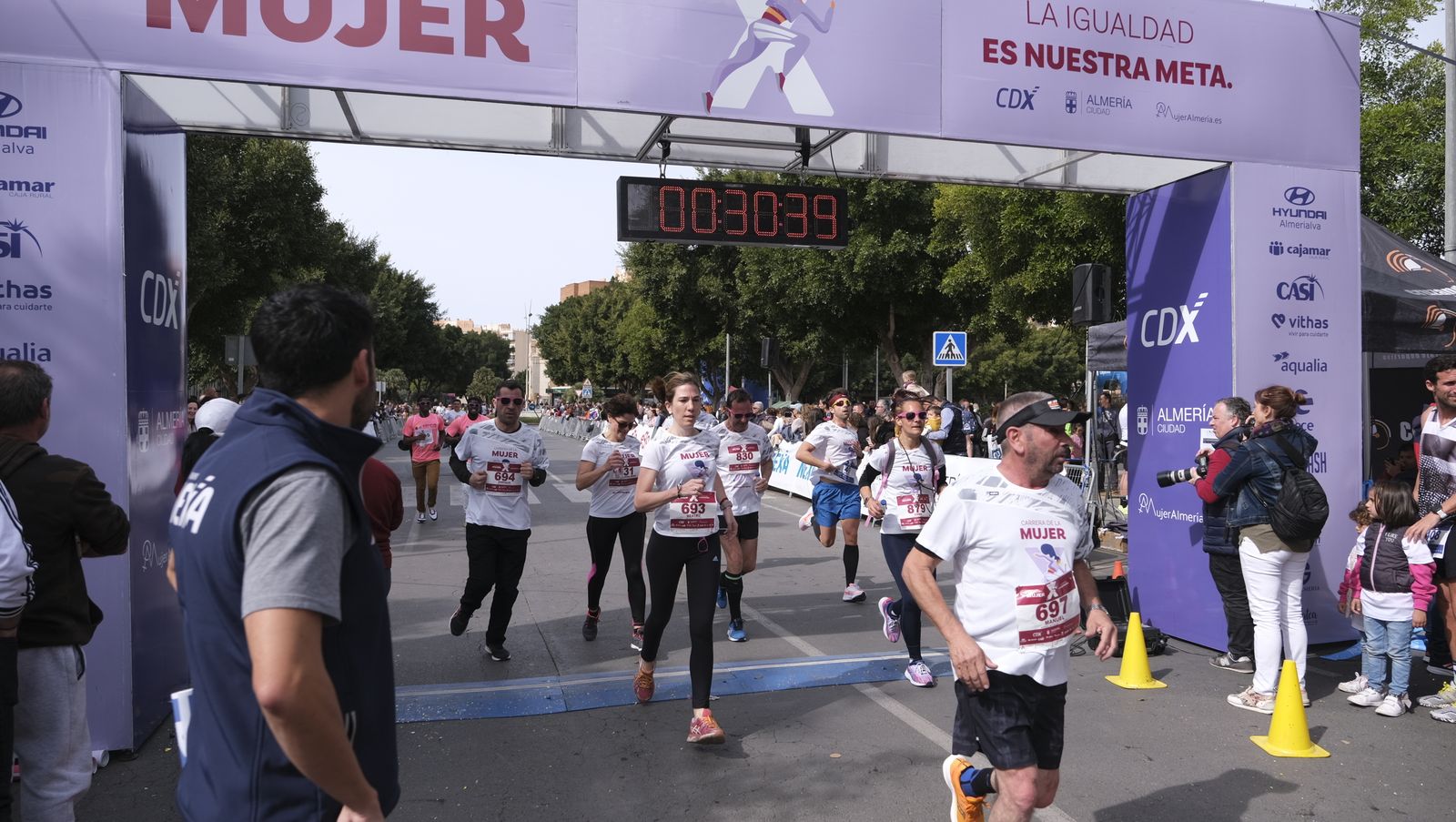 Imágenes de la Carrera de la Mujer 2023 en Almería