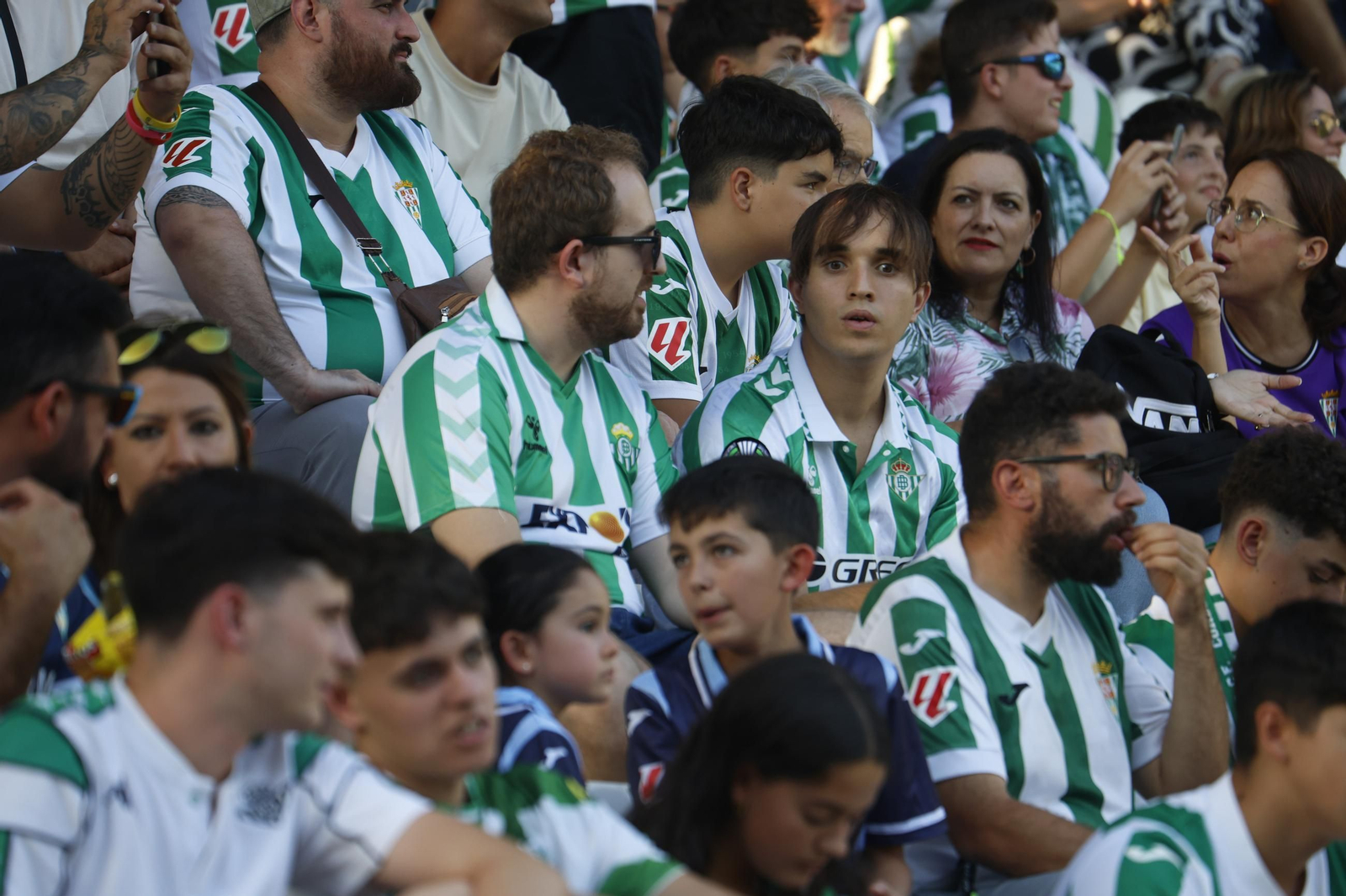 Las mejores fotos del ambiente en El Arcángel para el Córdoba CF - Real Betis