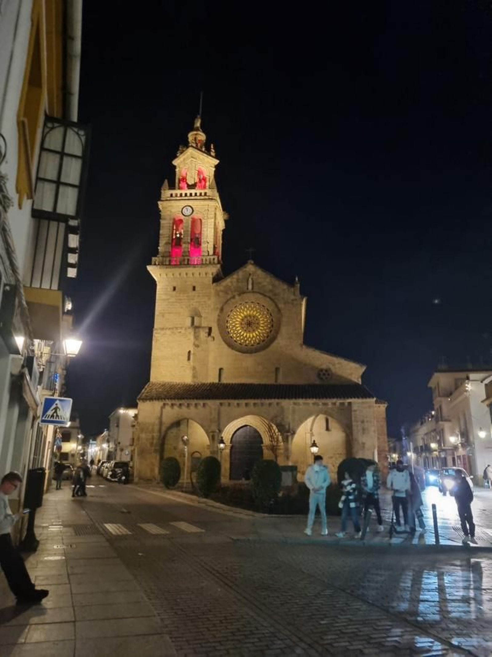 Las imágenes de las parroquias de Córdoba que se han sumado 'Redweek' Las imágenes de las parroquias de Córdoba que se han sumado 'Redweek'