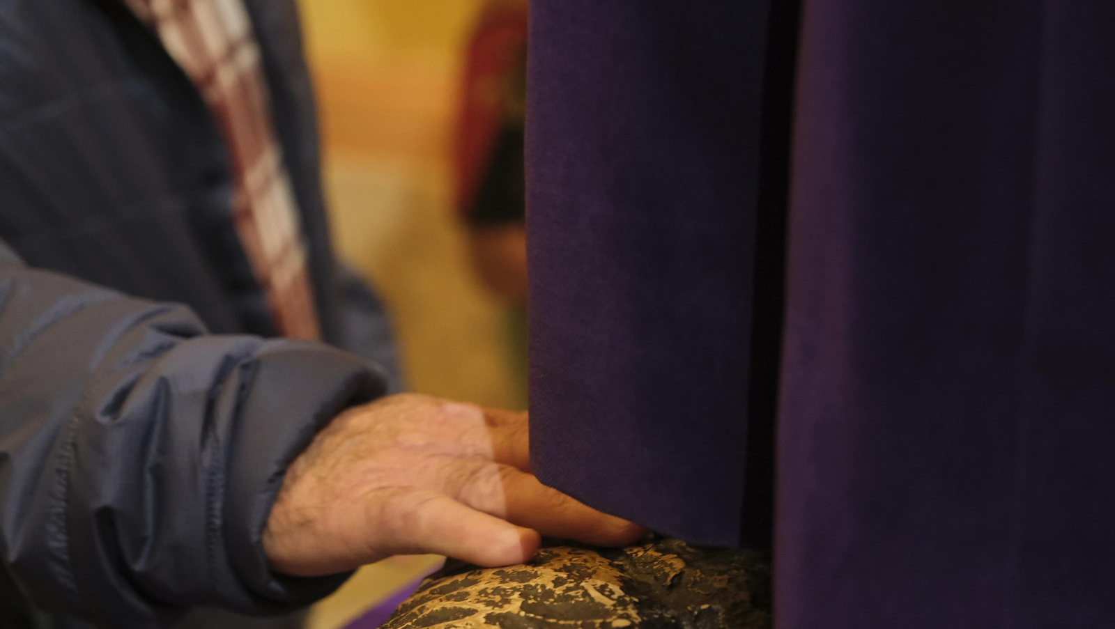Imágenes del multitudinario besapiés del Cristo de Medinaceli en la Catedral de Almería