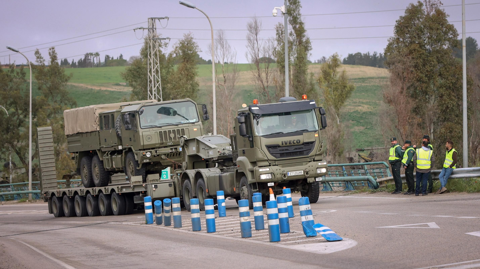 Los agricultores siguen en pie de guerra y cortan la A-381 en Jerez