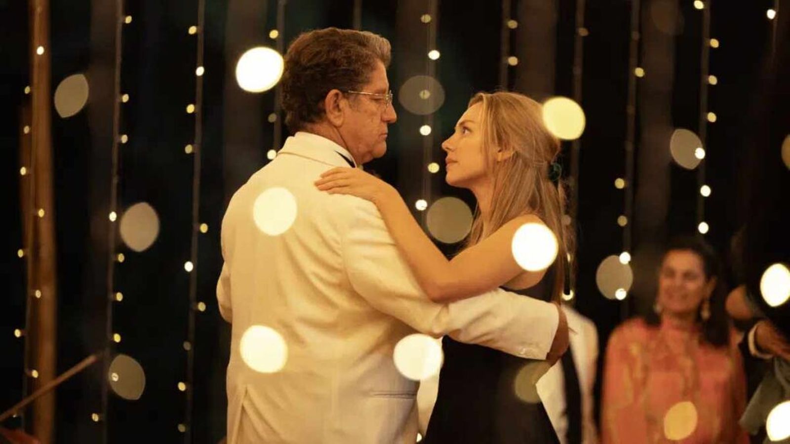 Pedro Casablanc y Ester Expósito en una imagen del filme de Polo Menárguez.