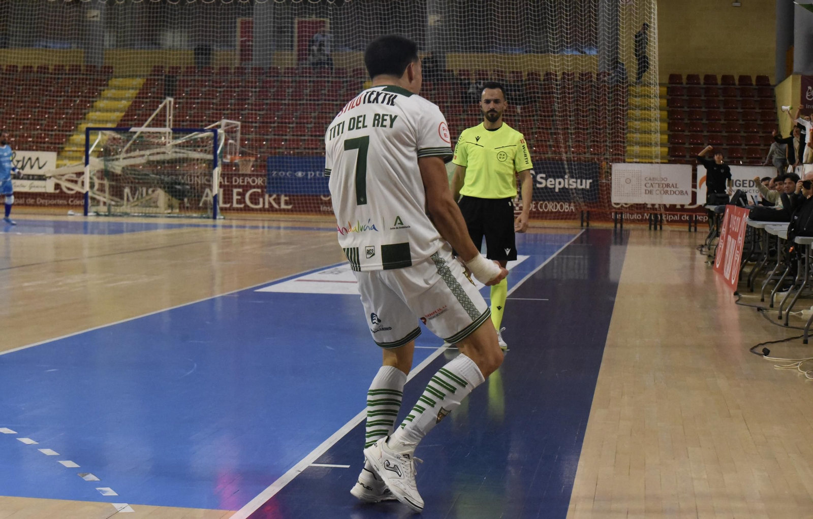 Las mejores fotos del ambiente en Vista Alegre para el Córdoba Futsal - AD Sala 10 Zaragoza
