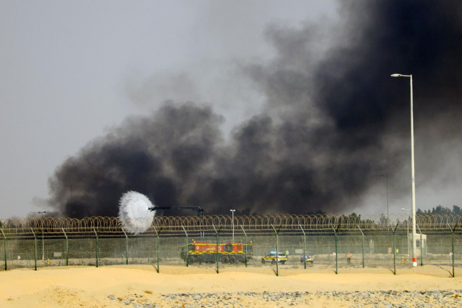 Columna provocada  por el accidente del caza indio.