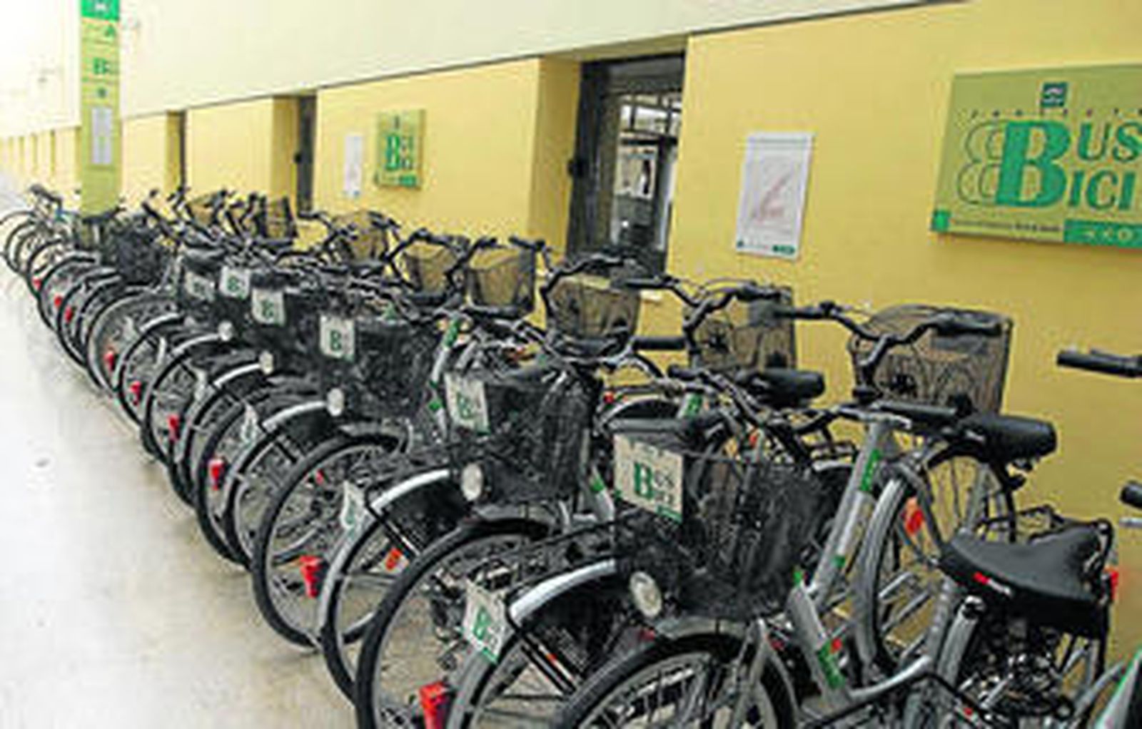 Las bicicletas están disponibles en las estaciones de Plaza de Armas y de Puerta de Jerez.