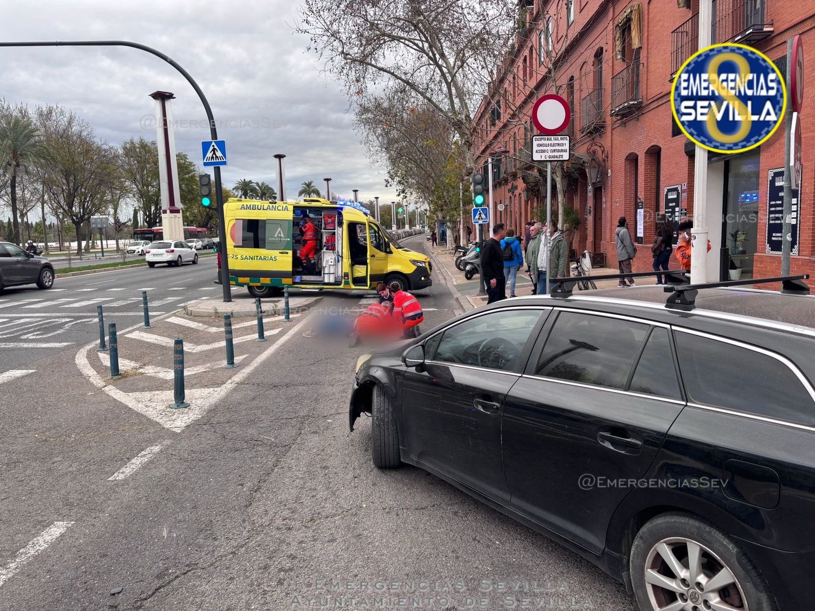 Accidente motorista en la calle Torneo