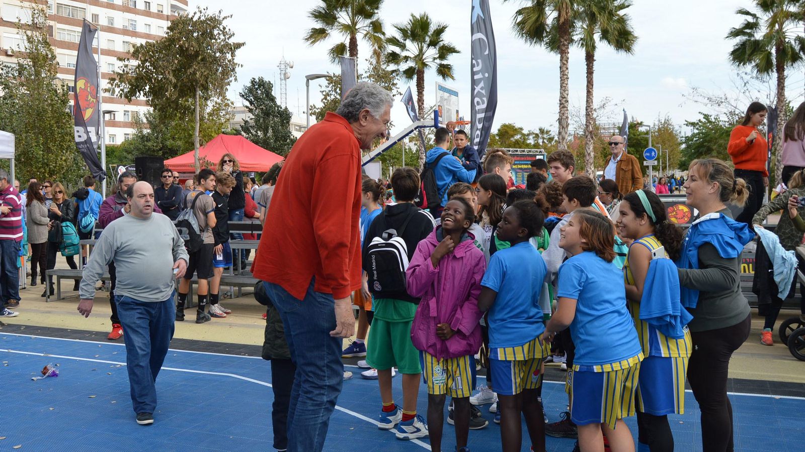 Romay, con los jóvenes jugadores.