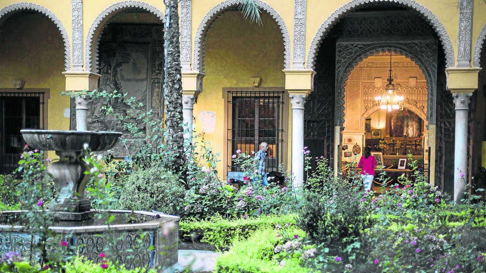 Se recorrerá el patio principal del Palacio de las Dueñas.