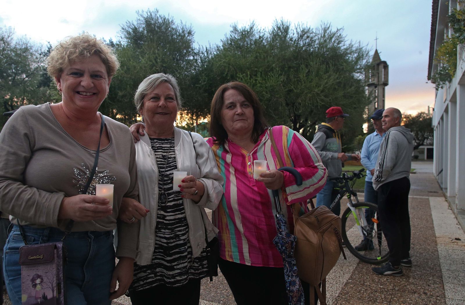 Fotos de la manifestación contra los cortes de luz en Castellar