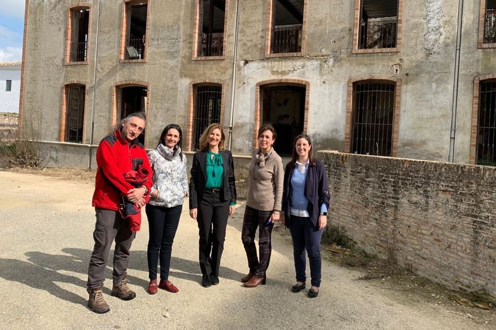 Las autoridades visitan el molino de los Montoro de Priego de Córdoba.