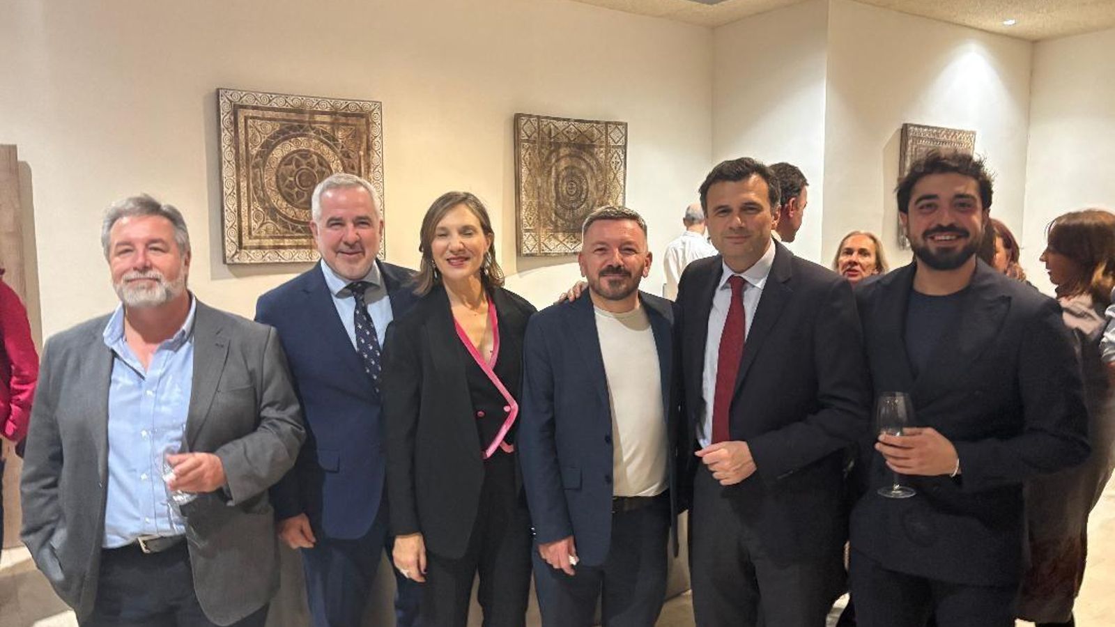 Francico José  Román, Diego Suárez, la directora de Radio Cádiz, Lourdes Acosta, Pedro Espinosa, el alcalde de Cádiz, Bruno García, y Manu Sola.